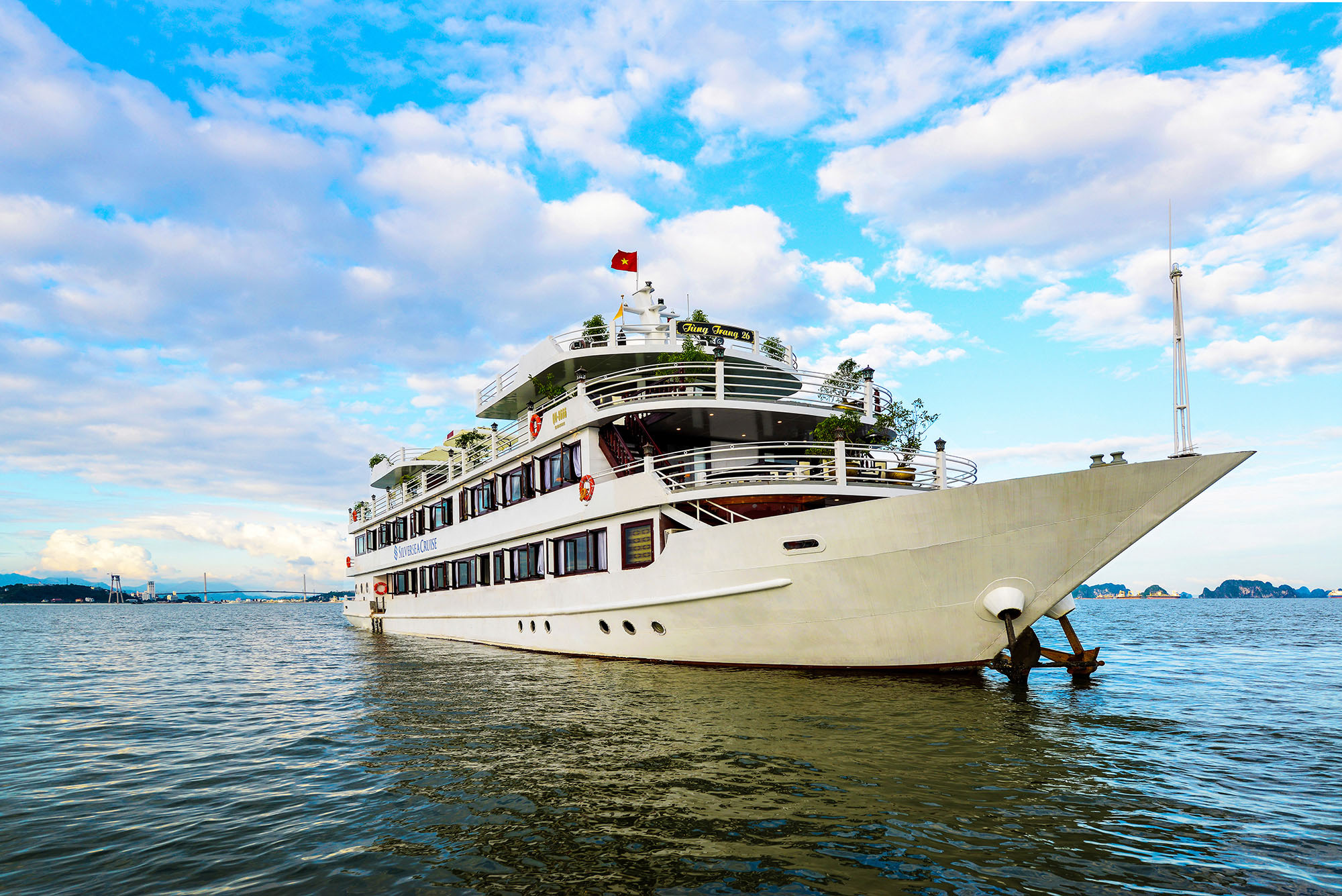 cruise ship service vietnam