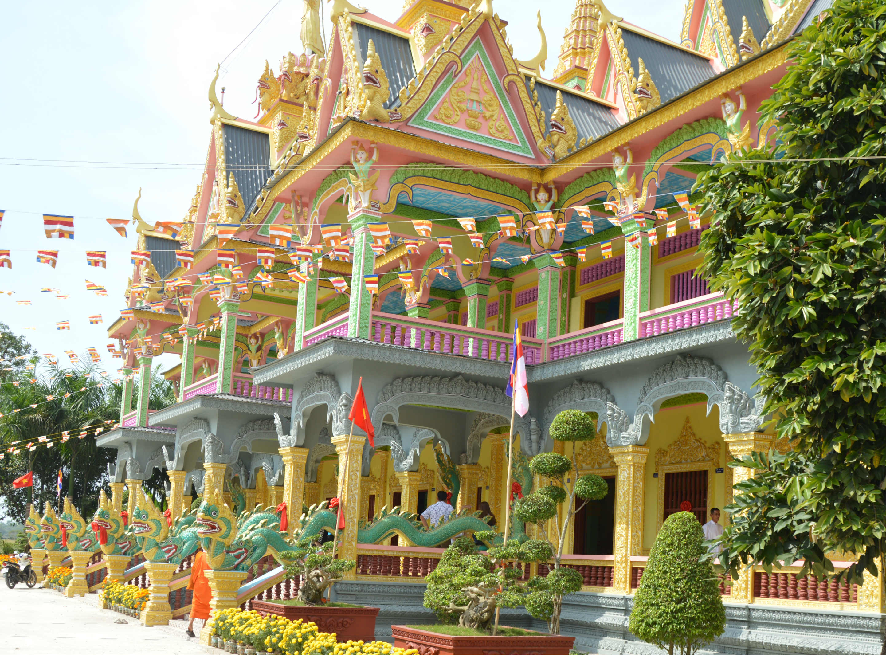 Khmer people in Soc Trang celebrate traditional festival - Vietnam